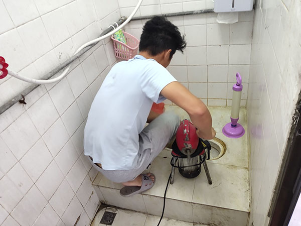 新乐肥皂掉到马桶里把马桶堵住了怎么办？马桶堵住了怎么办